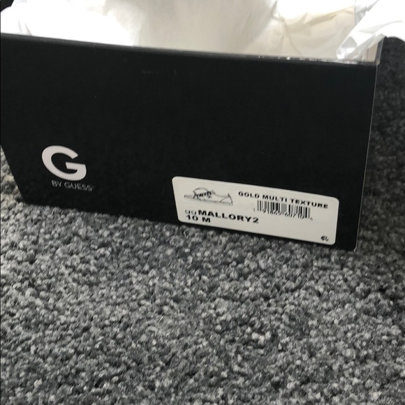Guess shoes never use still with box! - Picture 3 of 4